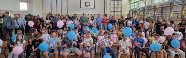Predstavnici lokalne samouprave obišli prvake u osnovnim školama „Vasa Pelagić“ i „Desanka Maksimović“