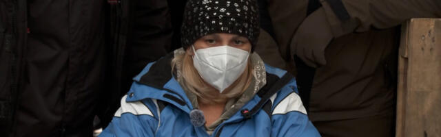 Dijana Hrka primila infuziju, nastavlja štrajk glađu pored Skupštine