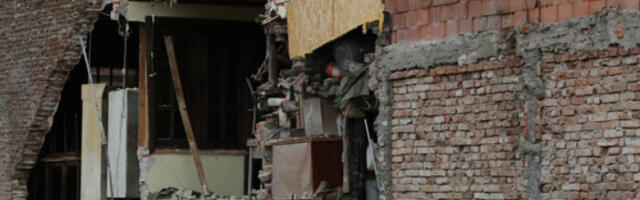 Ин­спек­ци­ја за­тво­ри­ла гра­ди­ли­ште по­сле об­ру­ша­ва­ња зи­да су­сед­не ку­ће