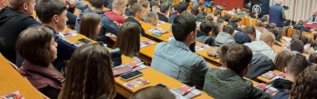 Brucoši ne umeju obrazac da popune, pogube se kod JMBG! Mladi ne znaju gde žive ni čime im se bave roditelji