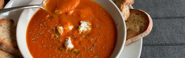 Paradajz čorba nikada neće biti kisela: Dodajte ovaj prašak tokom kuvanja i spasićete ukus