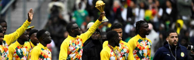 Фудбалери Сенегала уочи меча у Паризу са Перуом парадирали са пехаром Купа афричких нација