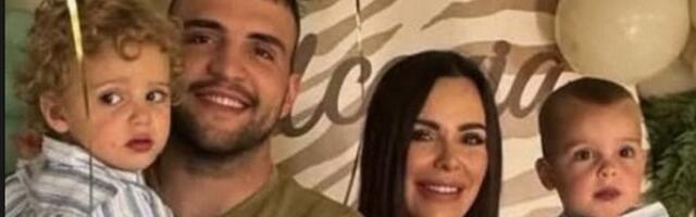 Slika koja topi srca: Veljko i Bogdana pozirali na proslavi rođendana malog Isaije, dečaci u istim košuljama