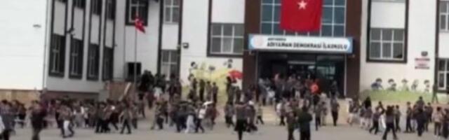 Snažan zemljotres pogodio Tursku: Ljudi bežali iz zgrada (VIDEO)