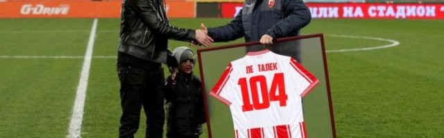 (FOTO) NAGRADA ZA VERNOST! Le Talek ušao u "klub 100" u crveno-belom!