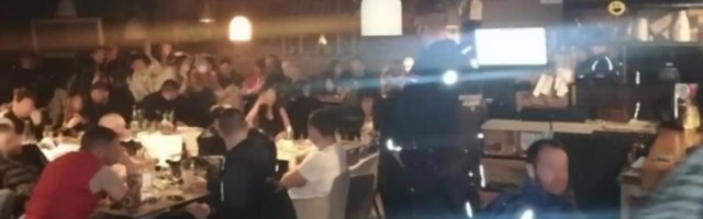 Vlasnik lokala u kojem se održala korona žurka nije hteo da otvori vrata policiji: Interventna razbila staklo da bi ušla
