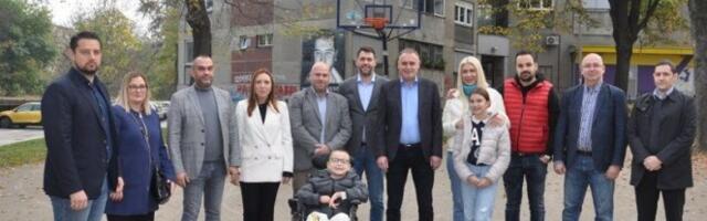 Humanost i solidarnost funcionera opštine Savski venac! URUČENA ELEKTROMOTORNA KOLICA DEČAKU MATIJI JOVOVIĆU!