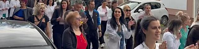 Prosvetni i zdravstveni radnici Čačka danas organizovali zajednički protest