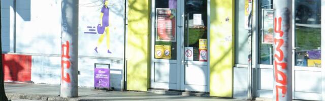 VADI PARE, BRŽE, NEMOJ DA TI PONAVLJAM! Evo kako je razbojnik opljačkao prodavnicu u Ruzveltovoj! U istoj zgradi se pre osam godina dogodio jezivi zločin!