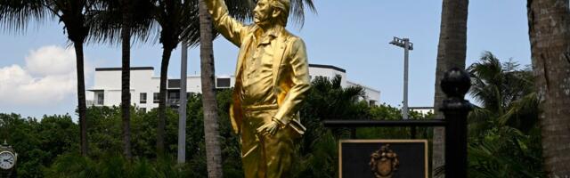Tramp se oglasio oko zlatne statue: "Vremenom će postati znamenitost"