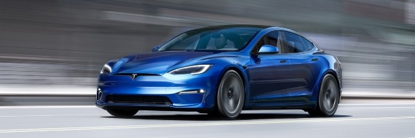 Potpuno nov Tesla Model S Plaid nestao u plamenu zamalo ubivši svog vlasnika