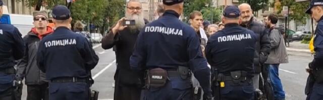 Raščinjeni monah pogodio flašom snimatelja N1
