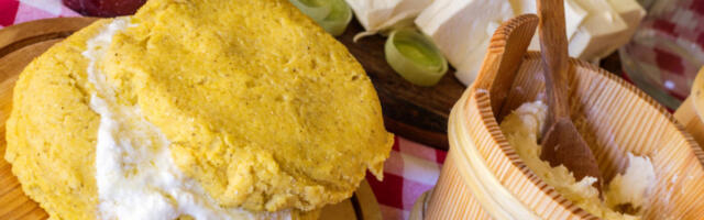 CRNOGORSKI SMOČANI KAČAMAK: Recept za jelo na kome su odrastale generacije (FOTO)