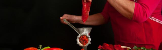 Ljutenica po prastarom receptu (VIDEO)