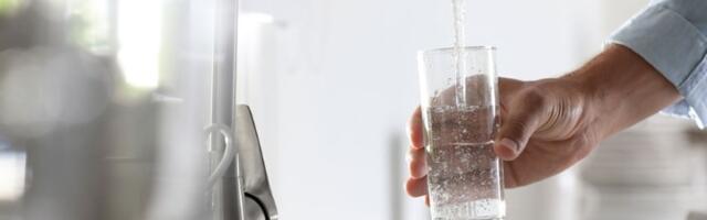 Konobar naplatio "česmovaču", pa krenula rasprava: Šta kažu iz restorana?