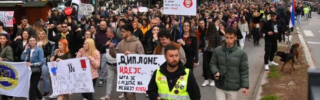 PALE MASKE: Studenti blokaderi traže Đilasovu vladu