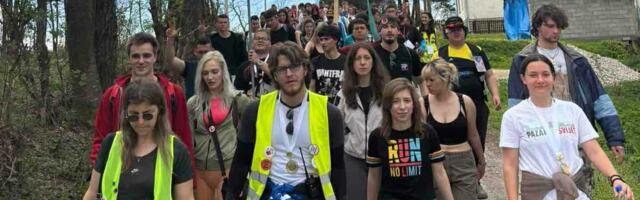 Marš niških studenata nastavljen iz Guče, dolazak u Kraljevo očekuju u večernjim satima
