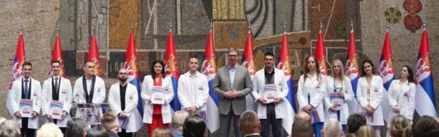 Država zaposlila i 10 najboljih diplomaca kragujevačkog Fakulteta medicinskih nauka
