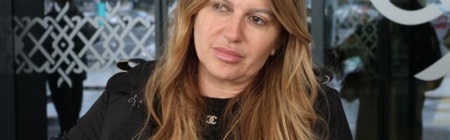 Viki Miljković sletela u Beograd bez trunke šminke: Danas je za nju veoma važan dan