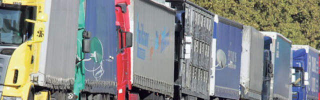 Теретњаци на Батровцима на излазу из Србије чекају седам сати