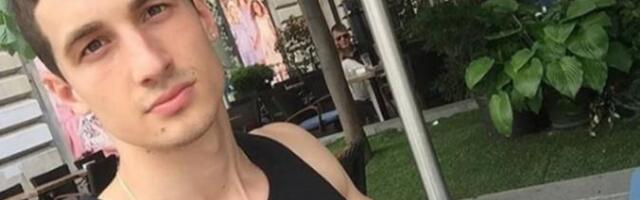 SIN NAŠEG PEVAČA RADI DVA POSLA: Estrada ga nikad nije zanimala, a devojke lude za njim: Isklesano telo mami ženske uzdahe (FOTO)