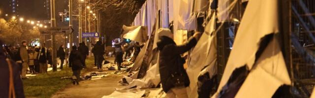 Zastrašujuće! Zašto blokaderi mrze decu Srbije? Spor oko sadržaja koji postoje u svim metropolama (FOTO)