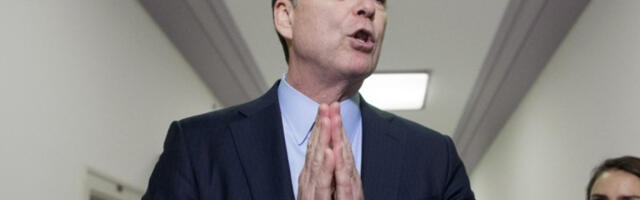 Бивши директор ФБИ-ја оптужен због објаве са „шкољкама”