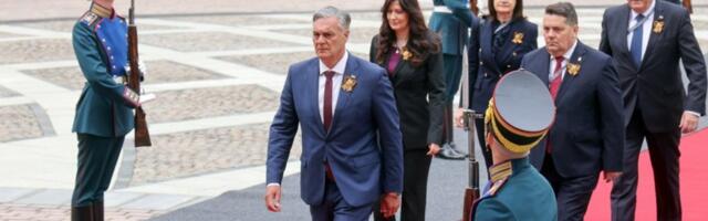 Putinov protokol uklonio Stevandića tokom parade (VIDEO)