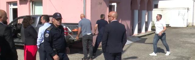 Prvi dan izborne kampanje: Kosovski ministri zatvaraju srpske institucije, Srpska lista održava miting