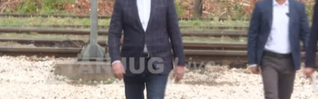 (UŽIVO) Vučić obilazi Jedinstveni dispečerski centar upravljanja saobraćajem vozova u Beogradu (VIDEO)