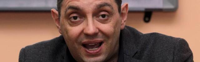 Udri milicijo moja - Vulin juče najavio da policija sme da koristi nasilje nad demostrantima, danas se predomislio