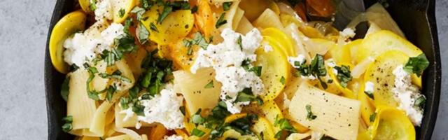 Pasta u tiganju sa letnjim tikvicama, ricotta sirom i bosiljkom