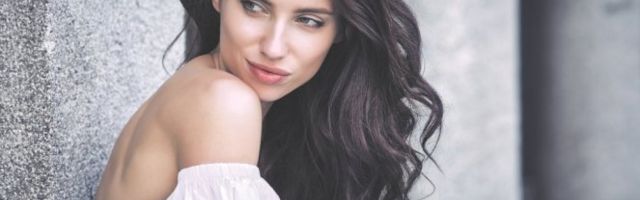 CEO ŽIVOT SE POGREŠNO I ČEŠLJAMO? Mnoge žene NE koriste PRAVILNO četku za kosu, evo šta se događa!