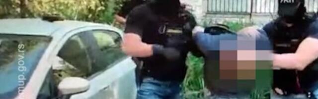 Pokušao da naplati očev dug pa završio sa "lisicama na rukama"! Crnogorac pretio bračnom paru da će im ubiti decu