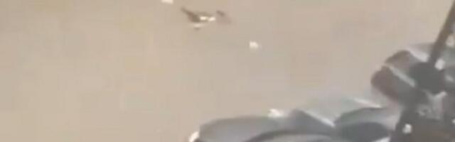 Vozila poplavljena, putevi zatvoreni - potpuni KOLAPS (VIDEO)