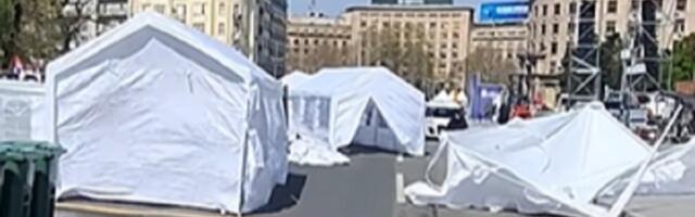 Nevolje u Ćacilendu 2.0: Vetar nosi šatore "svenarodnog skupa" (VIDEO)