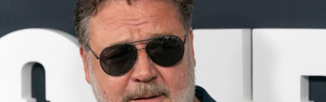 Rasel Krou je posle razvoda imao 180 kilograma, a sada se pojavio sa 28 godina mlađom verenicom i svi gledaju u njegovu novu liniju (FOTO)