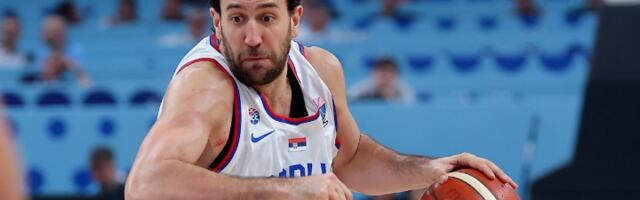 Glavobolja: Micić dobio udarac u grudi (FOTO)