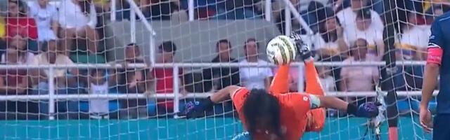 Rene Igita ponovio čuveni "škorpion" 30 godina kasnije: Kolumbijac sa 59 godina ostavio stadion u čudu!