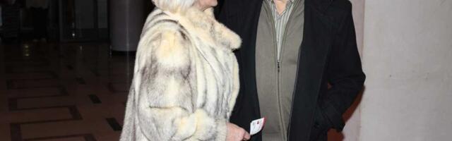 ŽIVE U VILI OD 4 MILIONA € I VOLE SE GODINAMA: Folkerka zbog moćnika sa estrade spakovala kofere i otišla na kraj sveta, danas joj je najveći oslonac!