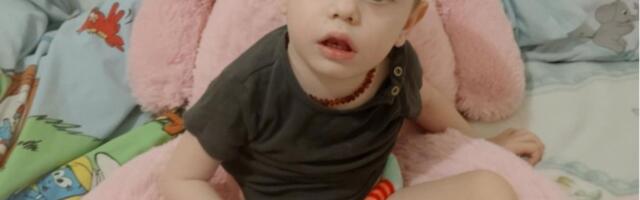 Ilija još ne hoda, ali zajedno možemo učiniti da zakorači u detinjstvo: Podržimo ga na putu ka sreći