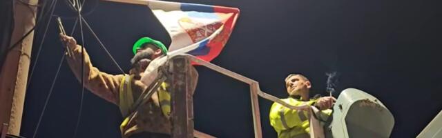 Uklanjaju se srpske zastave u centru Gračanice (VIDEO)
