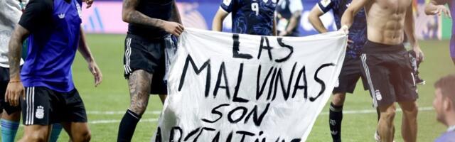 Britanska vlada traži od FIFA istragu protiv Argentine zbog transparenta o Foklandskim ostrvima