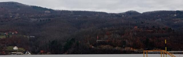 Потрага за несталим мушкарцем на Перућцу се наставља: Све је почело када се риболовац јавио на телефон који је звонио у трави