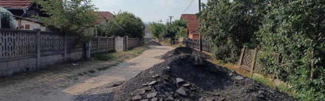 Decenijama čekaju asfalt, dobili gomile grebanog i poruku da ga sami utabaju - muke žitelja Pasi Poljane