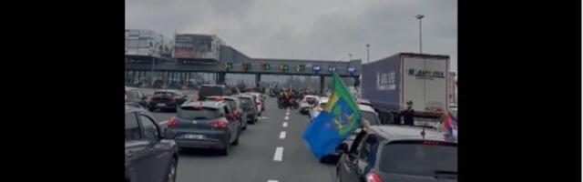"Izvinite svi..." Gužva na auto-putu ka Nišu, krcata naplatna rampa (VIDEO)