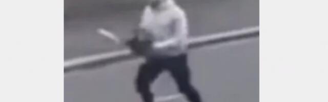 MUŠKARAC JURIO POLICAJCA MOTORNOM TESTEROM! Osuđen za pokušaj ubistva