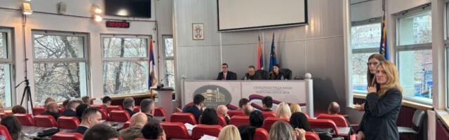 Sednica niške Skupštine – opozicija kritikuje povećanje plata direktorima, vlast kaže sve po zakonu [blog uživo]