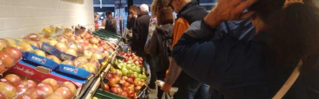 Novi srpski paradoks, u marketu osvanule "novogodišnje jabuke": Komad košta kao kilogram FOTO