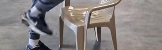 SAMO ZA SIROTINJU? NE VIŠE! Plastične stolice koje svaki Srbin ima postale hit zbog HOT MACANA - bogataši ih KUPUJU